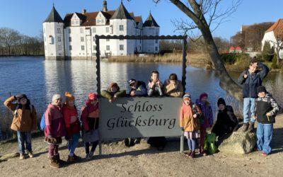 Ausflug der 3b zum Schloss Glücksburg in die Märchenausstellung